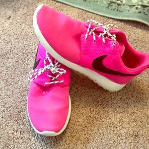 Women’s/Girls Nike’s